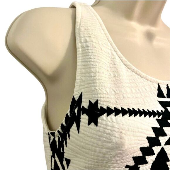 H & M Tribal Aztec Native American Bodycon Mini Dress Size Small white and black - Picture 6 of 6